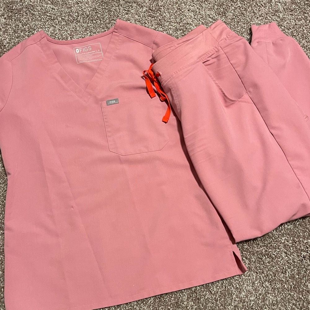 **CHALK PINK FIGS SET**